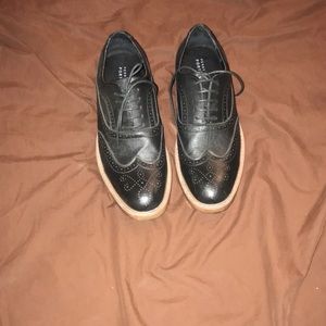 Black dress shoes